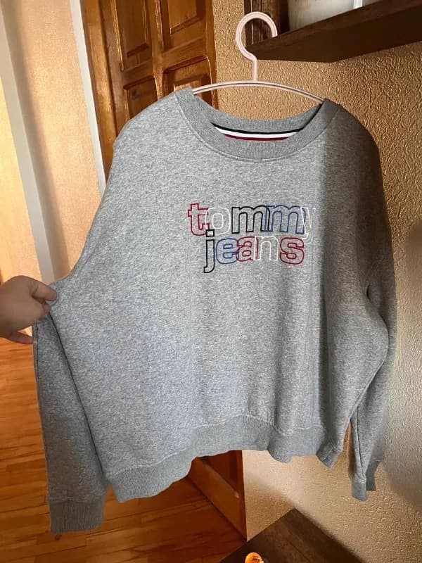 Tommy Hilfiger свитшот не много оверсайз (М) — Тбилиси — 130 ₾