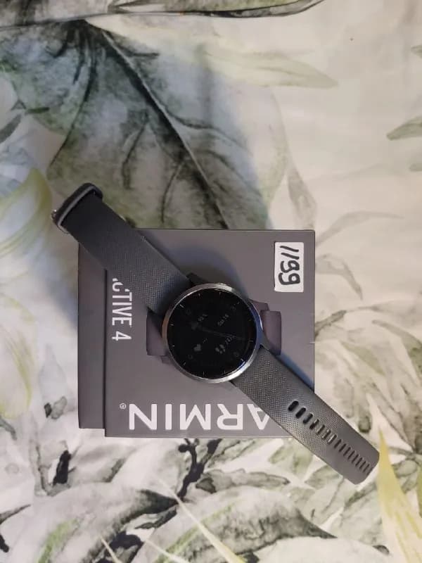 Garmin Vivoactive 4 дешево. Часы в отличном состоянии. Можно менять интерфейс по вкусу. Слегка повре — Тбилиси — 250 ₾