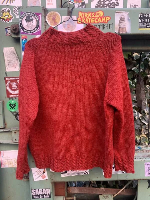 hand made свитер из 100% итальянской шерсти, не колючий. не содержит синтетики. цвет терракотовый. н — Тбилиси — 230 ₾