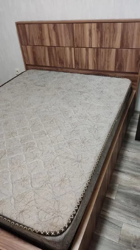 210 см на 160) с подъёмным механизмом и местом для хранения вещей + матрас ортопедический б/у (лето/з — Тбилиси