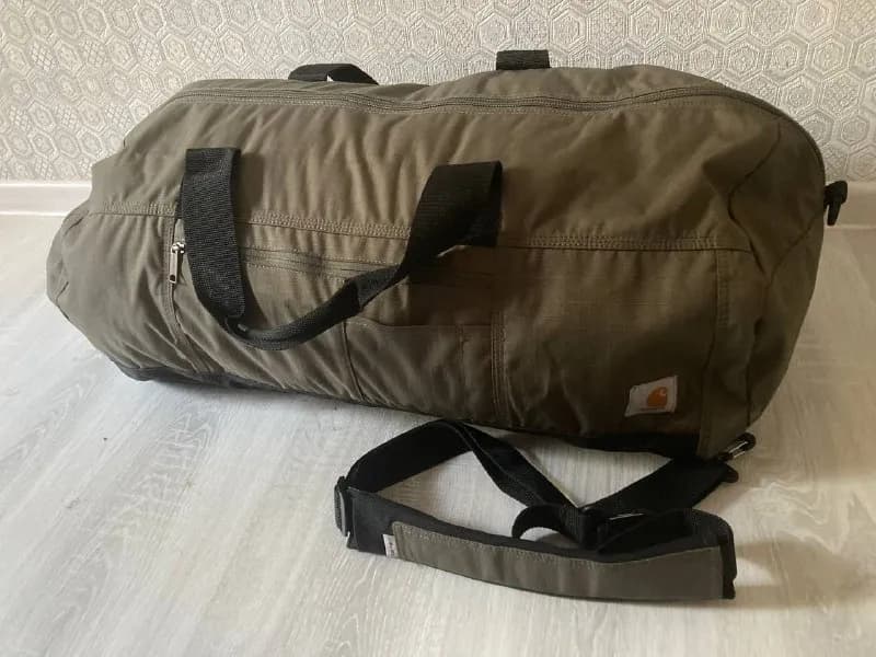 Carhartt. Литров 35-40. Состояние отличное. 130 лари. Также рассмотрю обмен на туристический рюкзак. — Тбилиси — 130 ₾