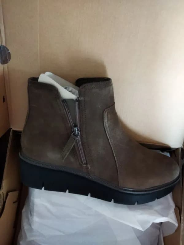 Clarks. Замша, чуть утеплённые. 39 размер. — Тбилиси — 200 ₾
