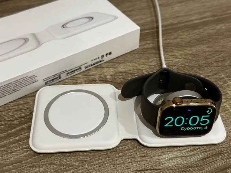 Apple MagSafe Duo. В идеальном состоянии, чуть меньше года. 270 GEL. Торг уместен. Заряжает айфон, ч — Тбилиси — 270 ₾