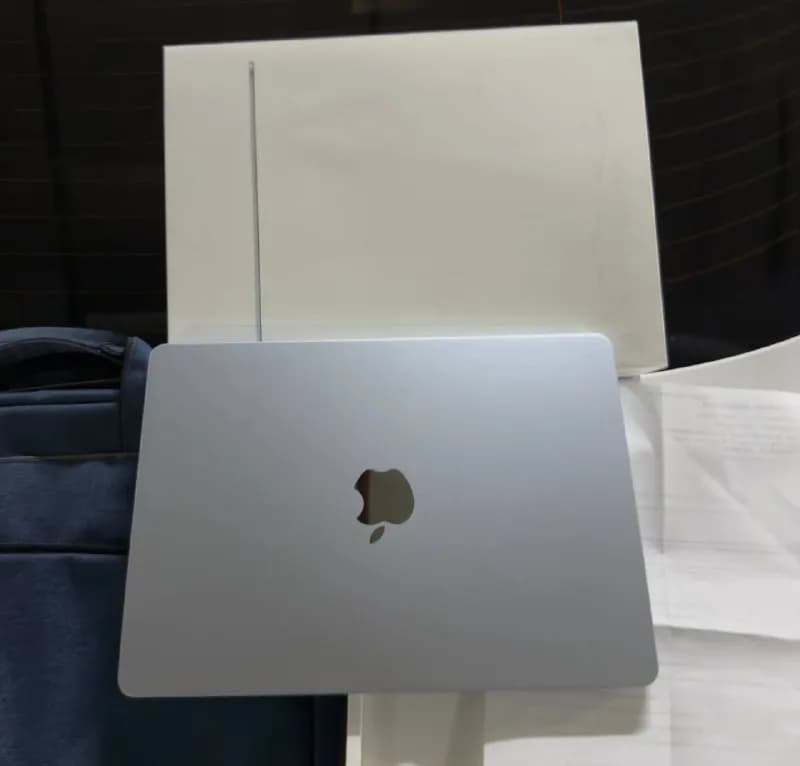 Macbook Air m4 2025 midnight / sky blue — Тбилиси — 2,600 ₾