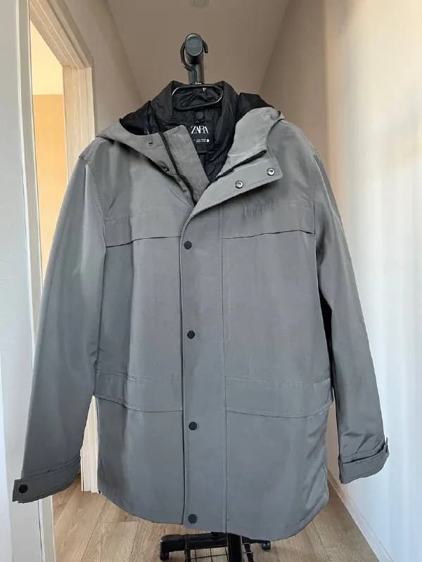 Zara, размер М, но пойдет и на L, состояние идеальное, жилетка пристегивается, куртка непромокаемая — Тбилиси — 130 ₾