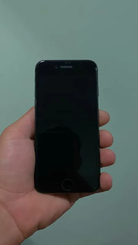 iPhone 8, 64 gb, состояние хорошее, без дефектов. Все работает исправно. Цена 300 лар — Тбилиси — 300 ₾
