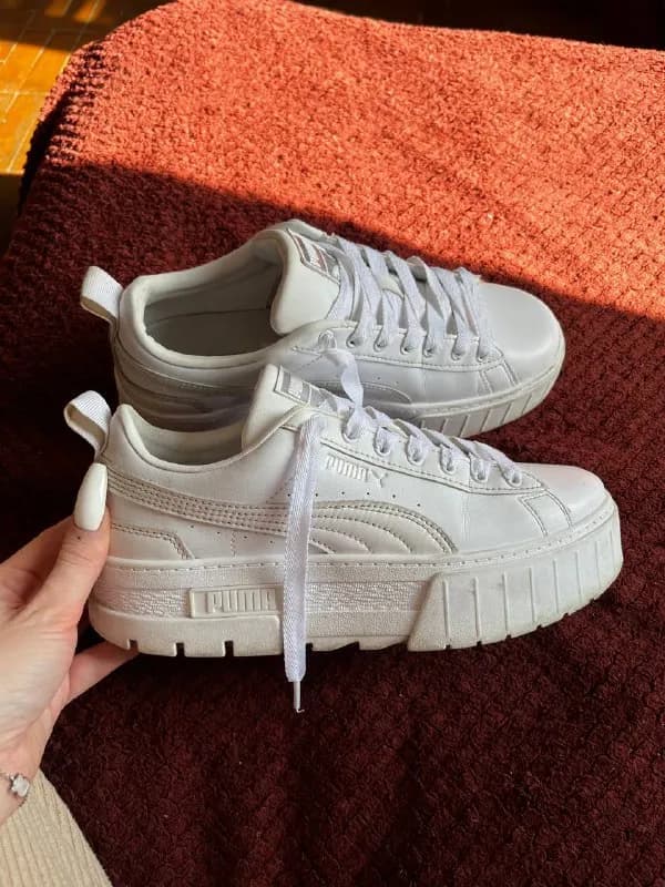 Puma Mayze, с перламутровыми вставками, размер 39 (25 см), (правый немного покоцан на мыске, на фото — Тбилиси — 180 ₾
