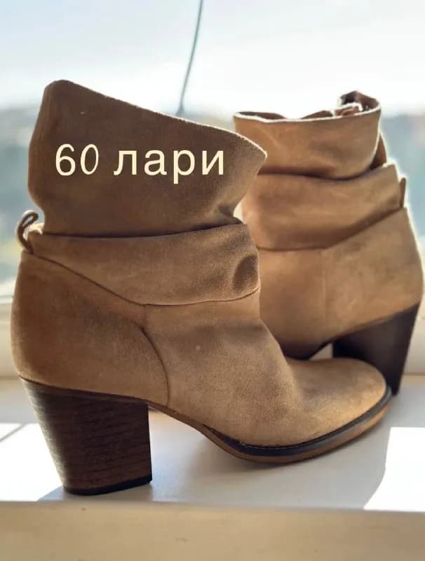 40-41 р. Полностью из натуральной замши, голенище широкое. Надевала для фотосессии по городу один р — Тбилиси — 60 ₾