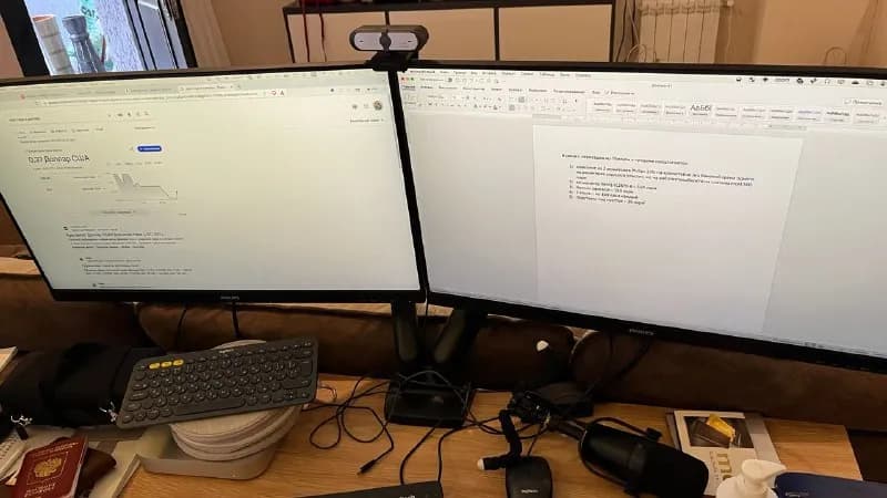 1) Комплект из 2 мониторов Philips 27IE на кронштейне (на боковой грани одного из мониторов скололся — Тбилиси — 500 ₾