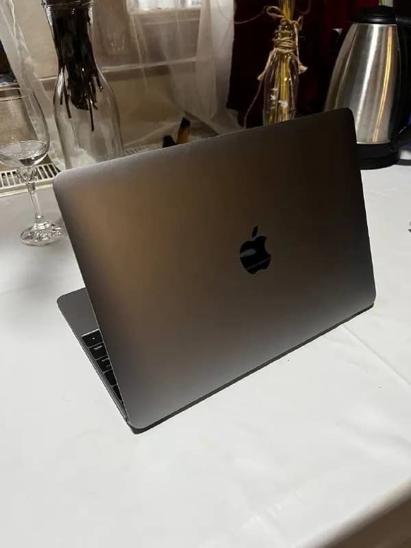 MacBook 12» (2016), 8 ГБ RAM — невероятно компактный и мощный для своего размера. Эксплуатировался а — Тбилиси — 750 ₾