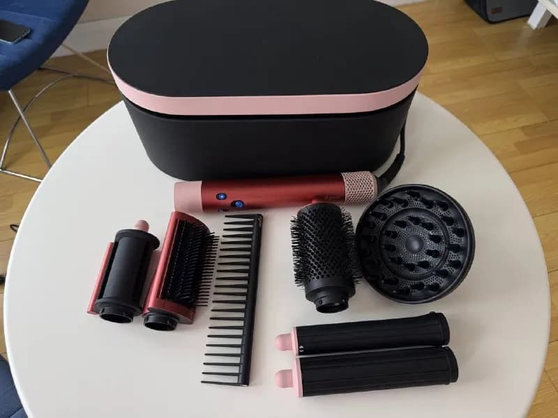 Dyson в идеальном состоянии, с дополнительной насадкой для кудрявых волос. Limited edition цвет rose — Батуми — 900 ₾