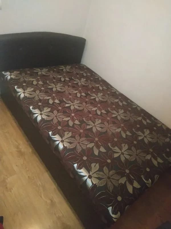 180*120, высота 47 см. Матрас поднимается, под ним огромное пространство для хранения. Матрас не пр — Тбилиси — 170 ₾