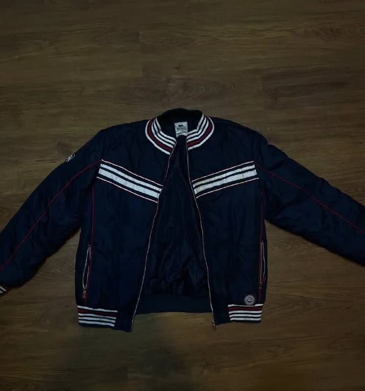 Lonsdale, размер xl дырок и потертостей нету, любые проверки на оригинал цена 65 лар — Тбилиси — 65 ₾