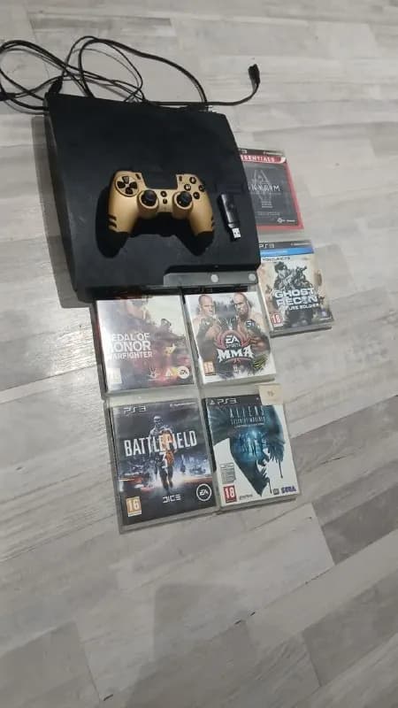 PS 3. В идеальном состоянии, с дисками, джойстиком беспроводным. 350 лари. — Батуми — 350 ₾