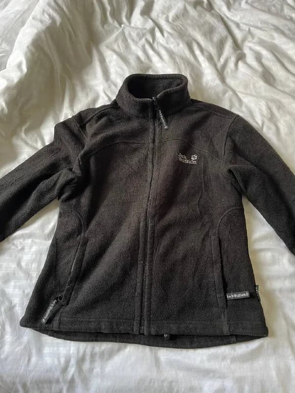 a женская jack wolfskin. Размер L, но по факту скорее М. — Тбилиси — 20 ₾
