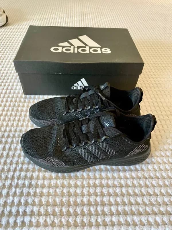 Adidas оригинал❗️размер US 9,5/ UK 9/ 27,5 cm. Покупал на Farfetch, в отличном состоянии. 100 лари — Тбилиси — 100 ₾