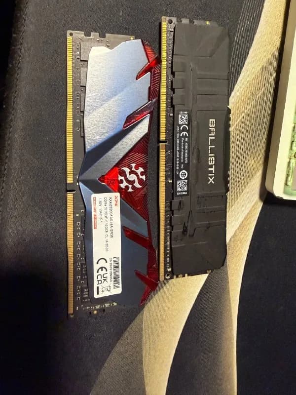 2 плашки по 16 гб ddr4, цену предлагайте в лс. — Тбилиси