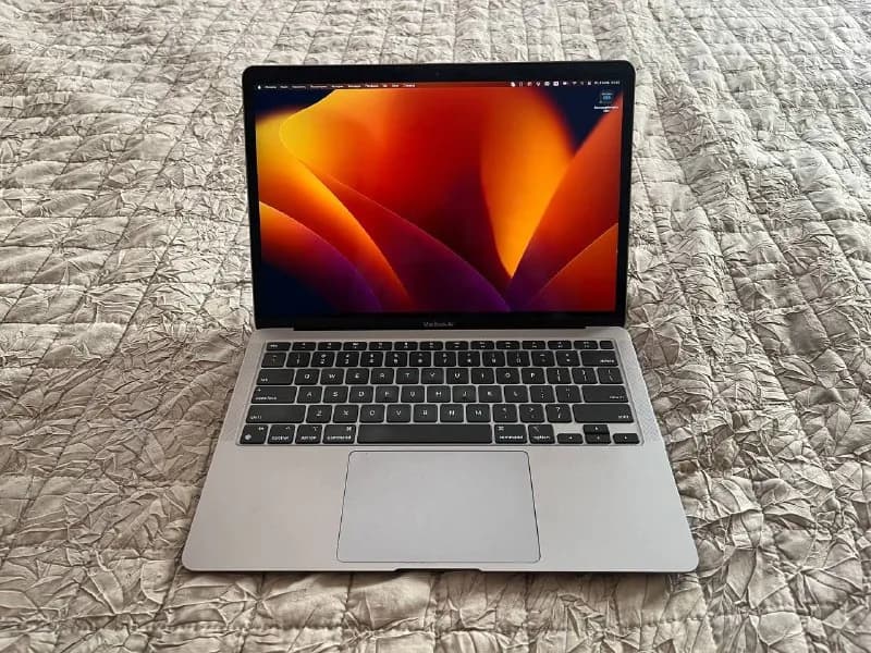 Apple Macbook Air 13 inch 2020 MGN93B/A M1 Chipset/8GB/256GB SSD — Тбилиси — 2 000 ₾