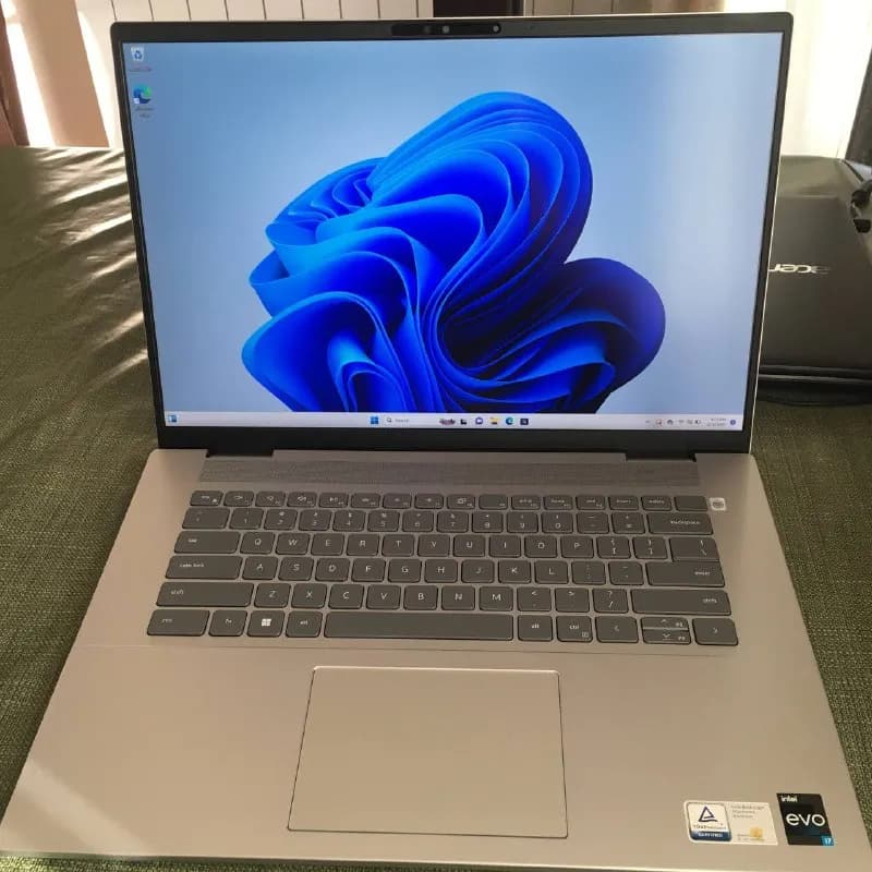 Dell — Inspiron 16 Plus 7630 (RAM 32, SSD -1 TB) в идеальном состоянии. — Тбилиси — 3 000 ₾