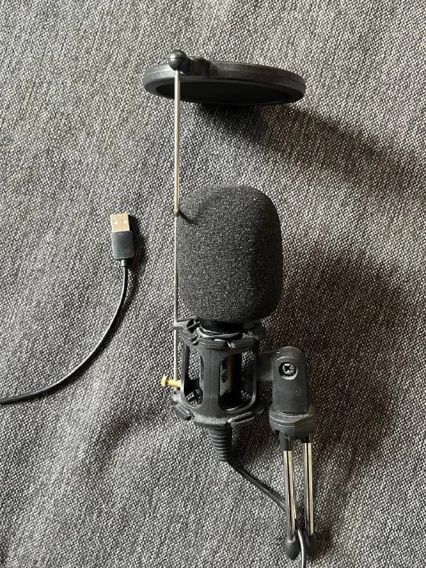1. USB микрофон ▪️20 лари — Тбилиси — 20 ₾