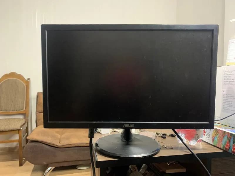 100 лар. hdmi входа нет, но отдам с проводом и переходником — Тбилиси — 100 ₾