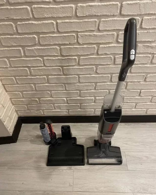 60 м² аккумулятора хватает с запасом. В комплекте сам пылесос, подставка для зарядки и самоочистки, — Тбилиси — 350 ₾