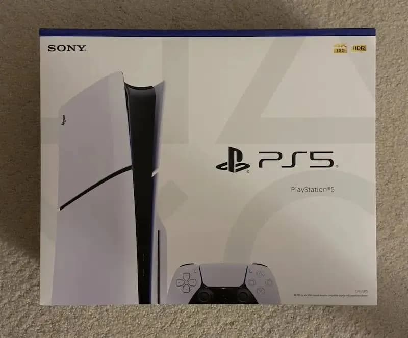 PlayStation 5 slim 1 ТБ состояние как новая два года гарантии куплено в зумеры — Батуми