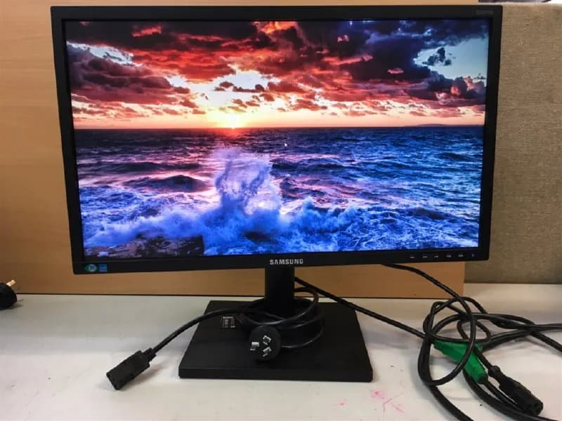 Samsung S22E450 в отличном состоянии без битых пикселей. Поворот на 90 градусов. Переходник на HDMI — Тбилиси — 120 ₾
