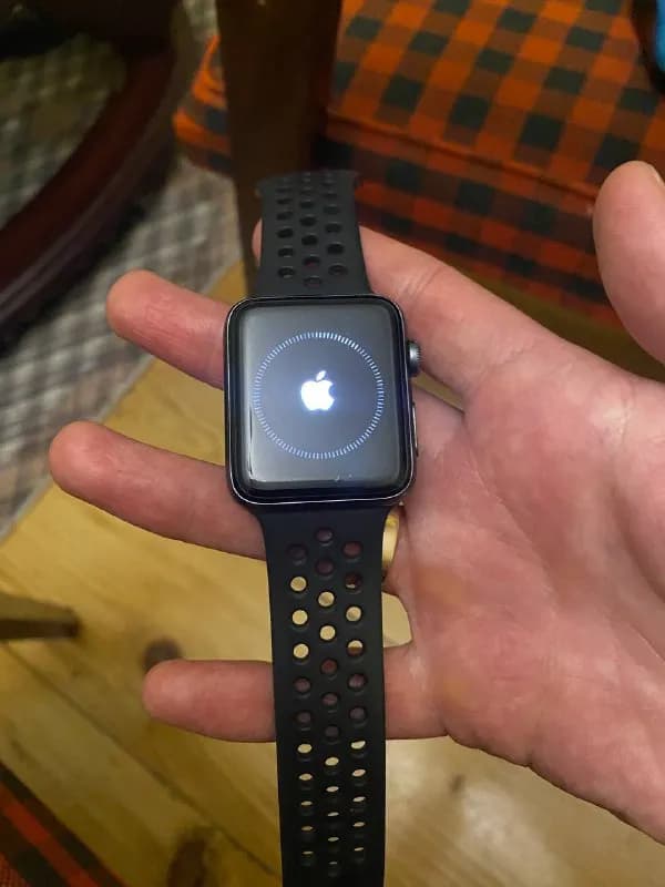 Apple Watch 3.Емкость аккумулятора 79%.100 лари — Тбилиси — 100 ₾