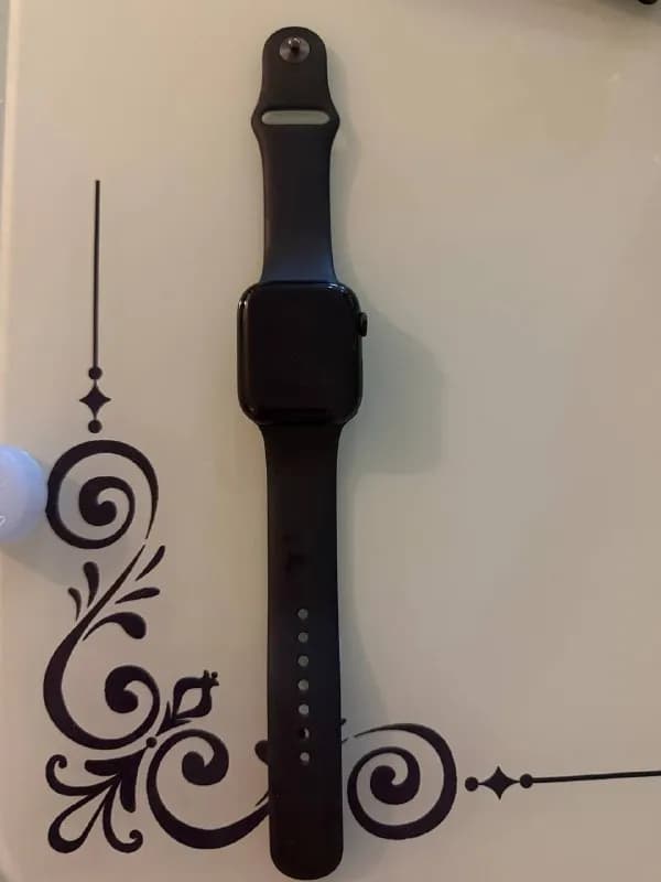 Apple Watch 8 (45 mm) — Батуми — 380 ₾