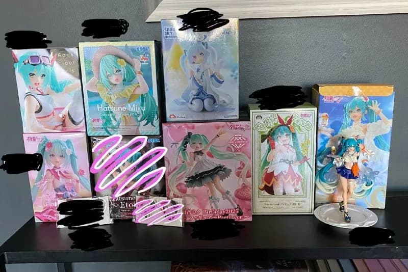 Sakura Subculture, большинство нрфб, одна фигурка открыта, еще одна с открытой коробкой, в блистере — Батуми