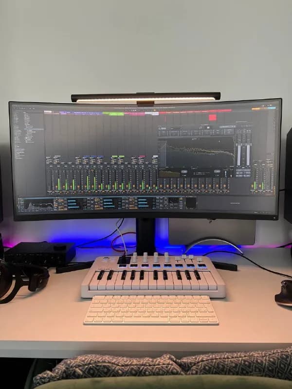 1. Студийные мониторы JBL Professional 305P MkII 5-Inch (USA) — 1100 gel за пару Like new — Тбилиси — 1 100 ₾