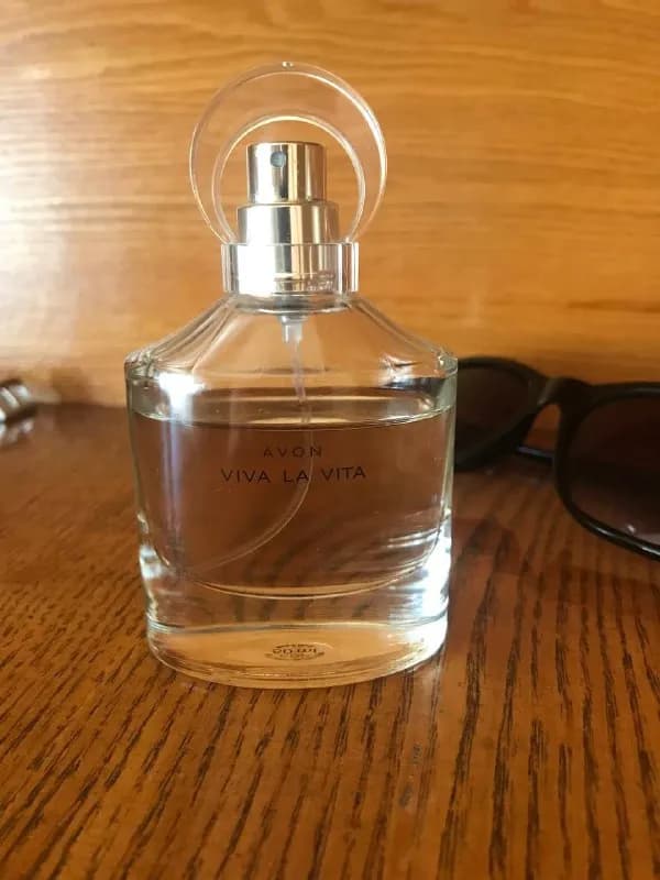 AVON Viva la vita, остаток виден на фото, 18 лари — Тбилиси — 18 ₾