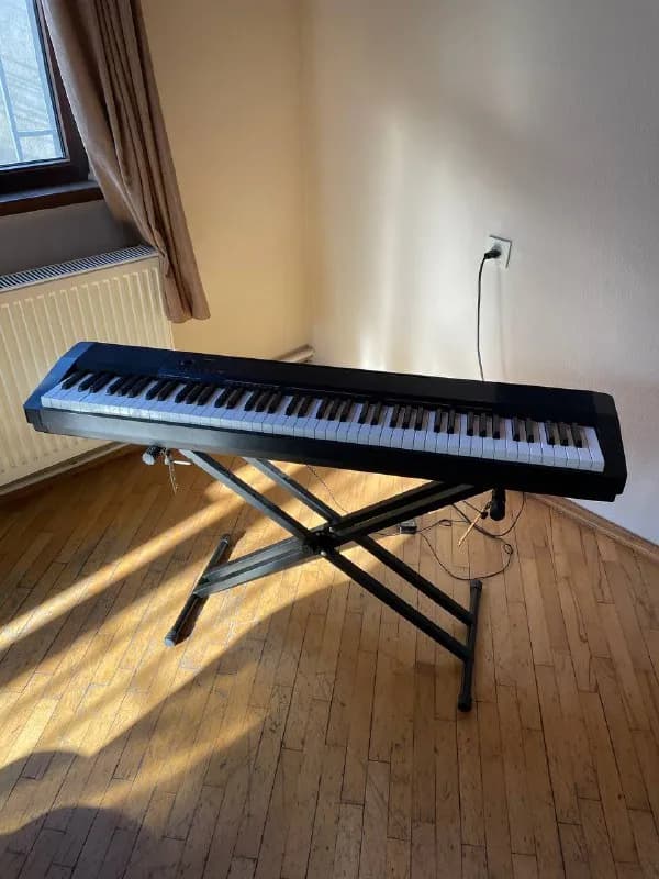 Casio. Покупали полгода назад в Acoustiс — Тбилиси — 1,100 ₾