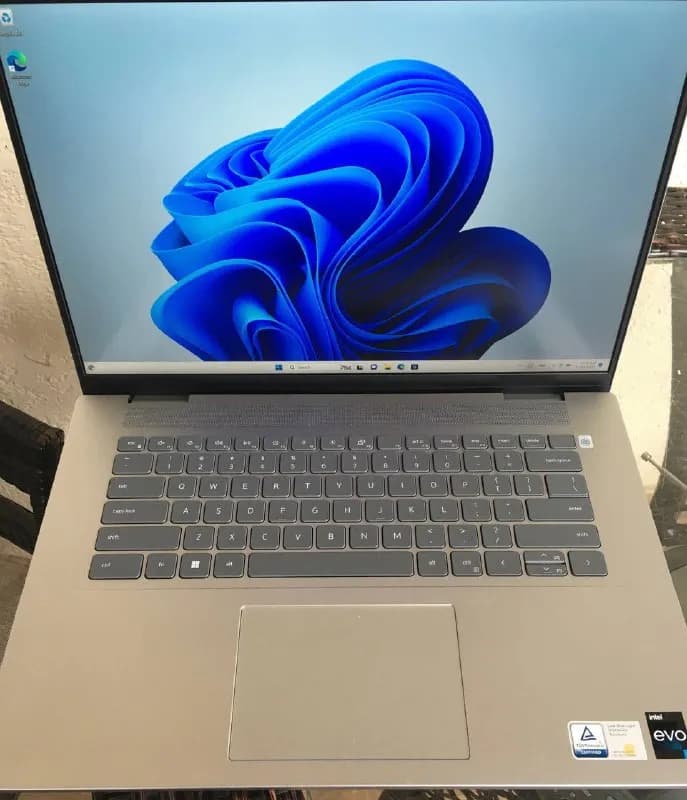 Dell — Inspiron 16 Plus 7630 новый, идеальное, без царапин. 32 GB с оперативной памятью и 1 ТБ памя — Тбилиси — 2 700 ₾