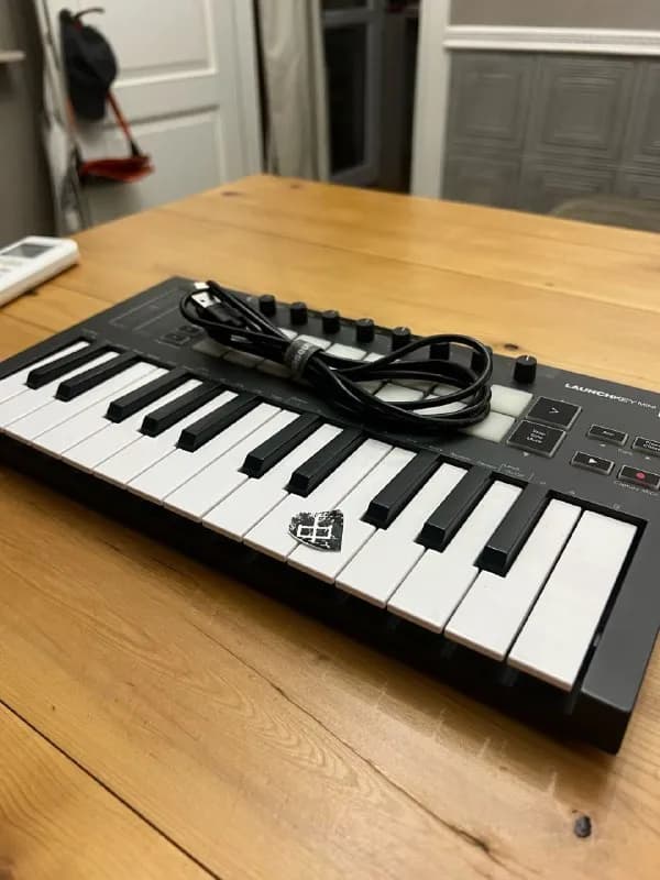 Midi-клавиатура Novation Launchkey Mini MK3 🎛️ — Тбилиси — 290 ₾