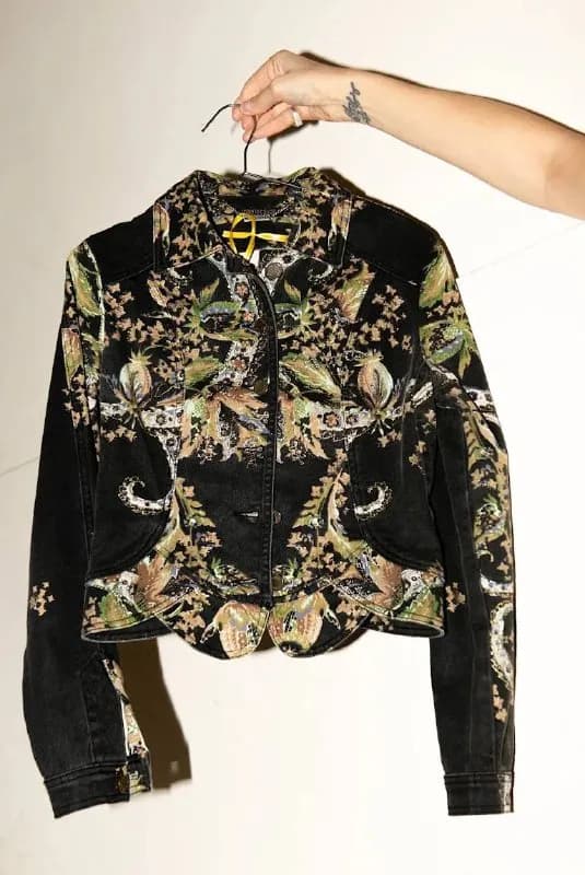 Roberto Cavalli — оригинал, продаю по-отдельности куртку и брюки. 1️⃣ Джинсовая куртка, размер S, пр — Тбилиси — 140 ₾