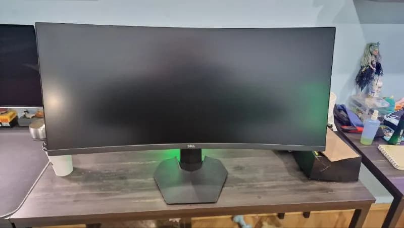 Dell S3422WG. Супер кайфовый и удобный. Монитор почти новый. В работе был всего 5 месяцев. Полный ко — Тбилиси — 1 000 ₾