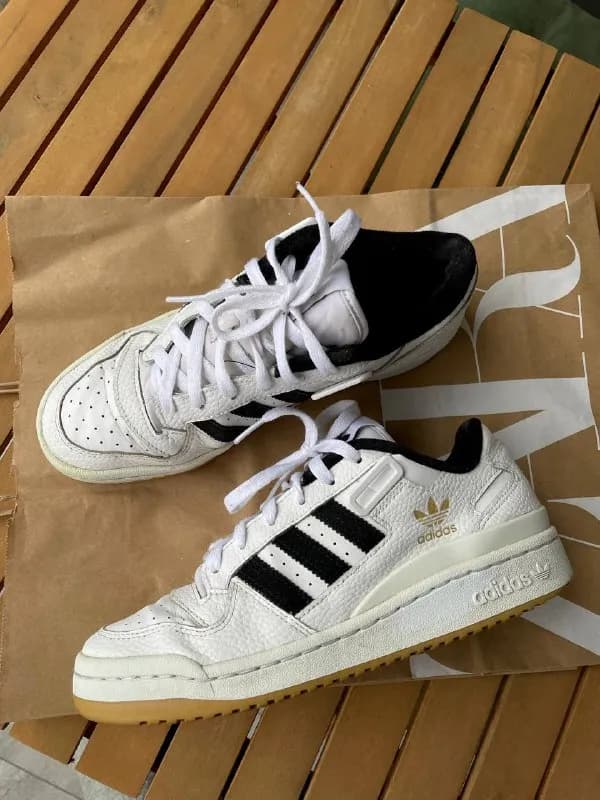 Adidas Forum low. Размер US 7.5 (38,5-39). Состояние хорошее, но есть следы носки. Цена 100лари. — Тбилиси — 100 ₾