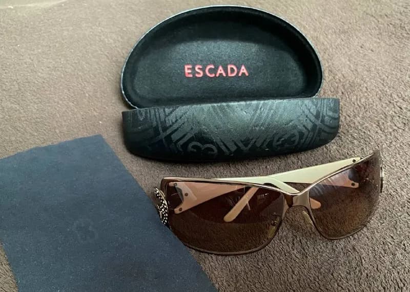 Escada. Оригинал с коробкой и салфеткой. Отличное состояние. 30 лари. Диди Дигоми. — Тбилиси — 30 ₾