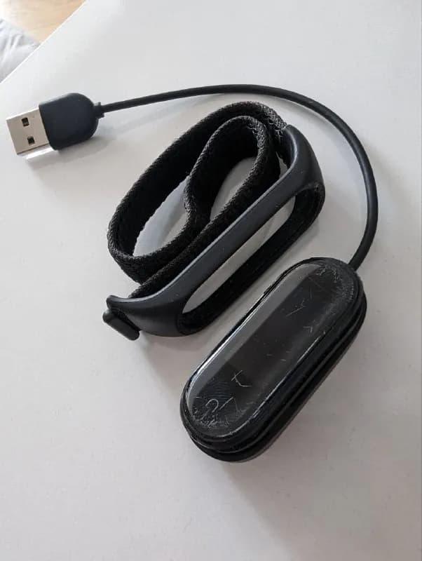 Xiaomi Mi Band 4 NFC XMSH08HM черный — 10 лари — Тбилиси — 10 ₾