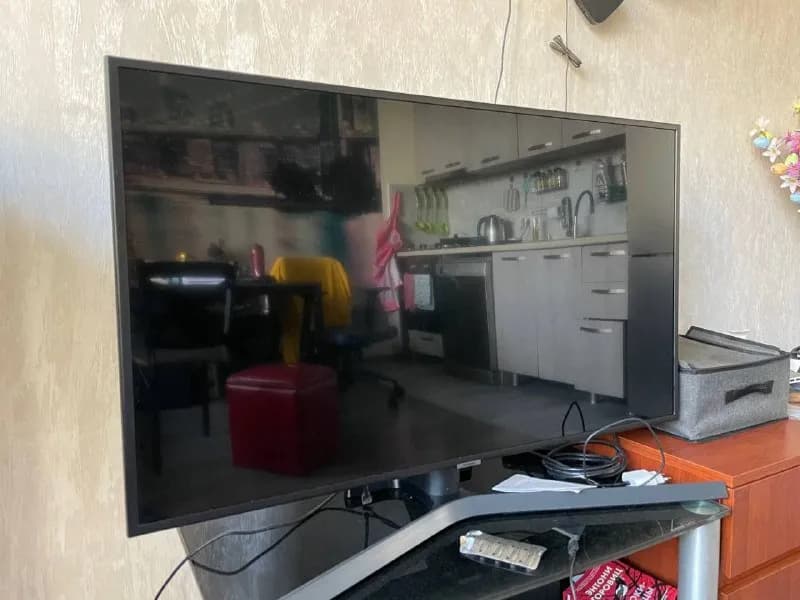 1) Телевизор Samsung UE43RU4200, — Тбилиси — 600 ₾