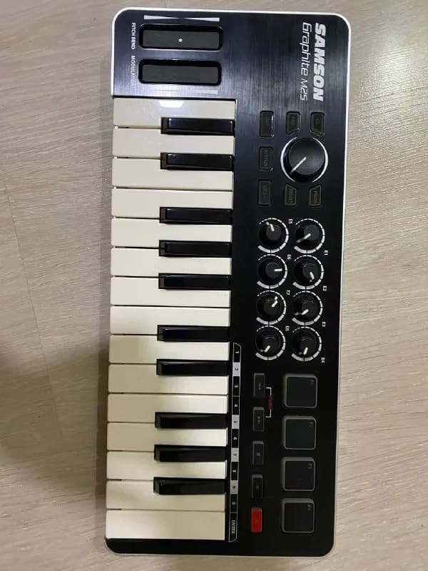 midi клавиатура с чехлом и проводом, 100 gel — Тбилиси — 100 ₾