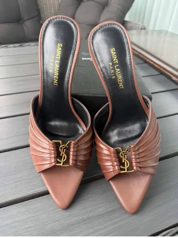 YSL). Очень качественная реплика. Покупала за 100$, продаю за ту же цену, так как мне оказались малы — Батуми — 100 $
