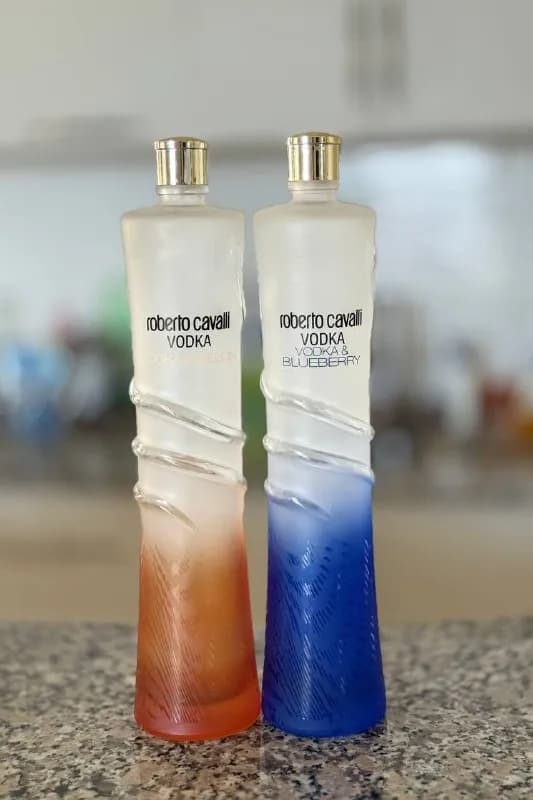 2 пустые бутылки — Батуми