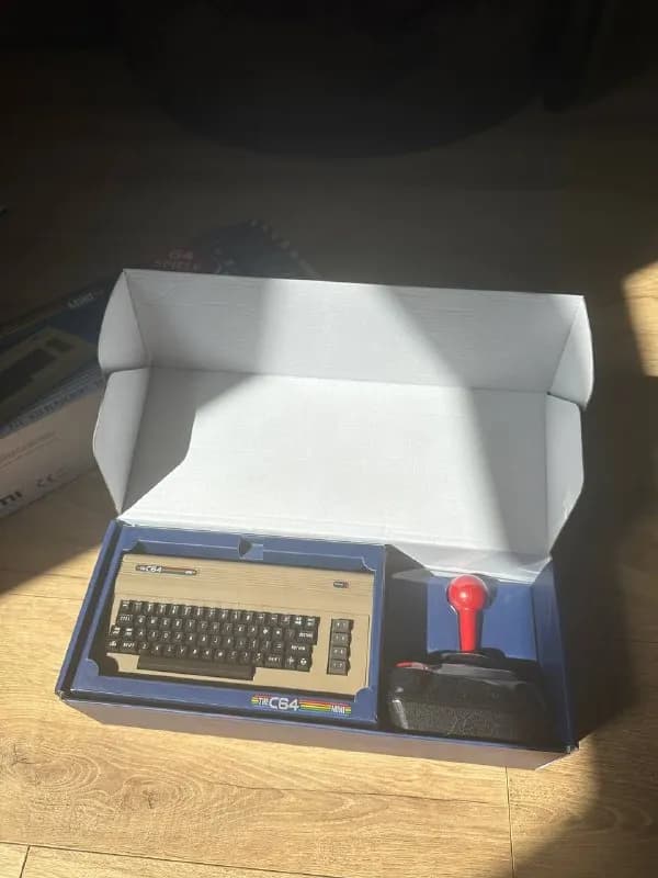 Commodore 64 — The C64 mini в состоянии новой, в коробке со всеми документами и проводами. Продаю та — Тбилиси — 450 ₾