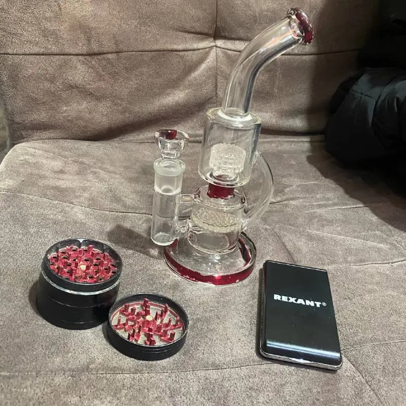 Grace Glass Double Bubble S + гриндер. Бонг покупался в рф за 9к. Гриндер трехслойный, покупался в г — Тбилиси — 200 ₾