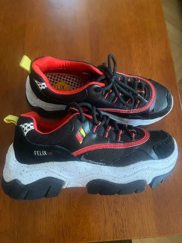 Sketchers, хит прошлой зимы) 36 размер. Состояние 4 +. 50 лари — Тбилиси — 50 ₾