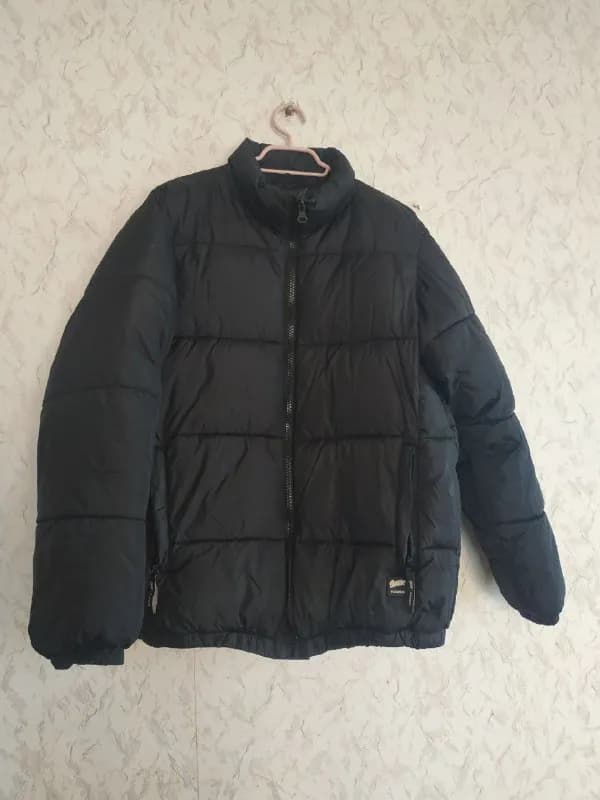 Pull and bear L в хорошем состоянии, есть небольшой дефект, который можно подправить. 40 лари — Тбилиси — 40 ₾