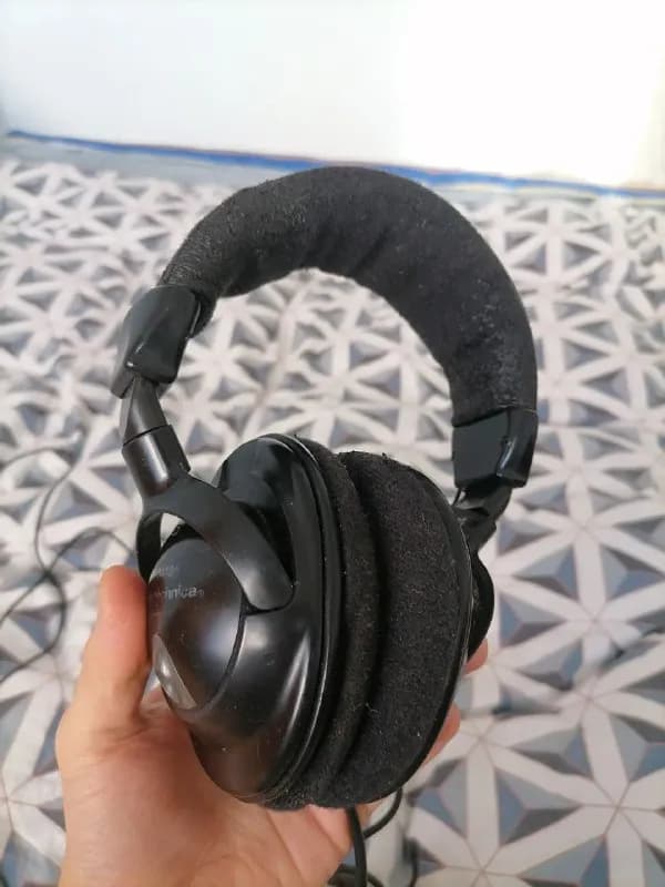 audio-technica ATH-M40fs, длина кабеля 3 м. Внешне потрепанные, но по работе нет никаких нареканий. О — Тбилиси — 90 ₾